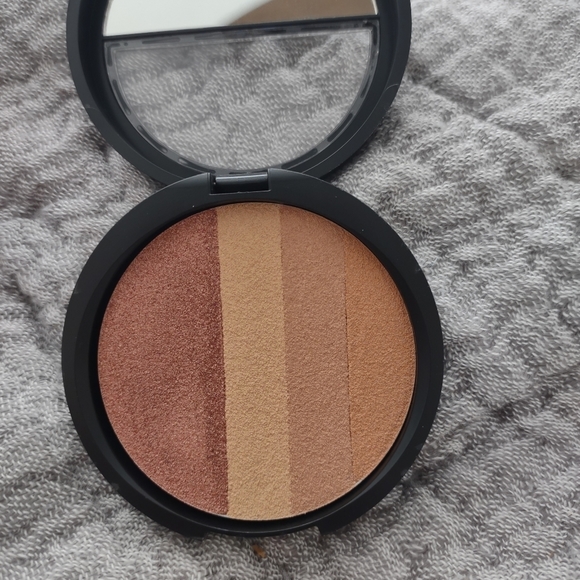 𝅺NWT Laura Geller Dream Creams Concealer & Highlighter Palette Regular/Tan - Picture 2 of 3